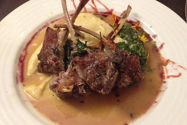 Si está buscando un restaurante en Chiado que sirva comidas tradicionales portuguesas con un toque contemporáneo, ¡debe probar Sacramento Chiado!