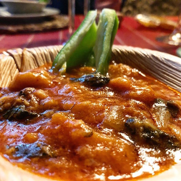 Antigua Abacería de San Lorenzo se siente como si hubiera existido desde siempre, ¡pero solo ha estado abierta durante unos años! Es uno de nuestros restaurantes favoritos para grupos en Sevilla. 