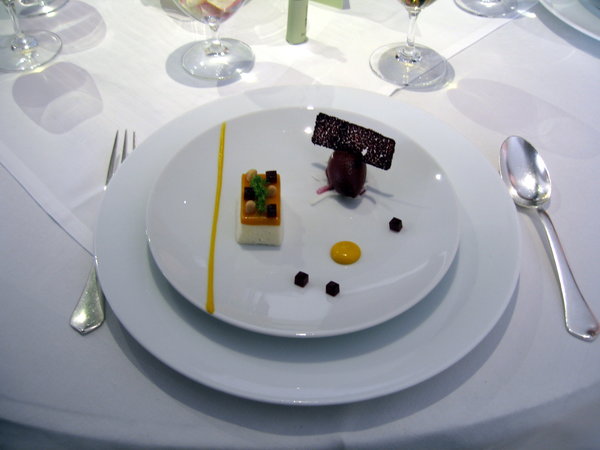 Un plato de comida en Fat Duck, un restaurante con estrella Michelin cerca de Londres.