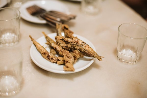 Plato de anchoas fritas