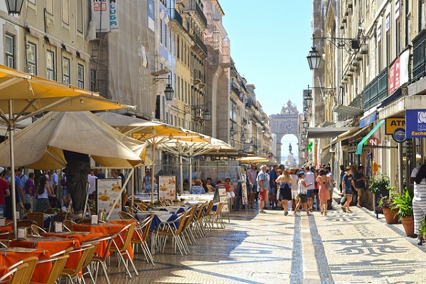 Rua Augusta es una de las principales calles comerciales de Lisboa.