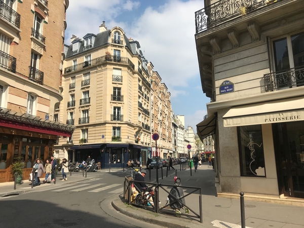 Cyril Lignac, uno de los chefs y panaderos de París, tiene tres restaurantes divinos en la Rue Paul Bert.