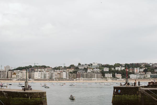 Durante sus 10 días en San Sebastián, visite el acuario y el museo naval para aprender sobre la fascinante historia marítima de la ciudad y cómo se conecta con la cultura local aún hoy.