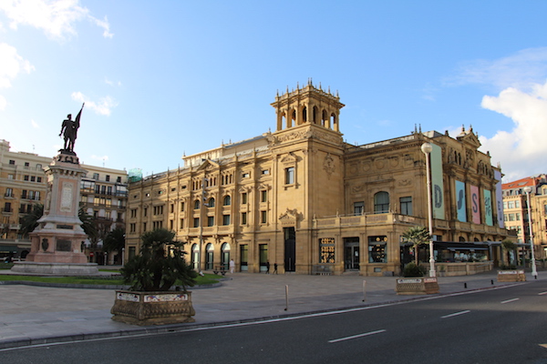 Si visitas San Sebastián en abril, definitivamente querrás visitar el Festival de Cine de Derechos Humanos, que se lleva a cabo principalmente en el Teatro Victoria Eugenia.