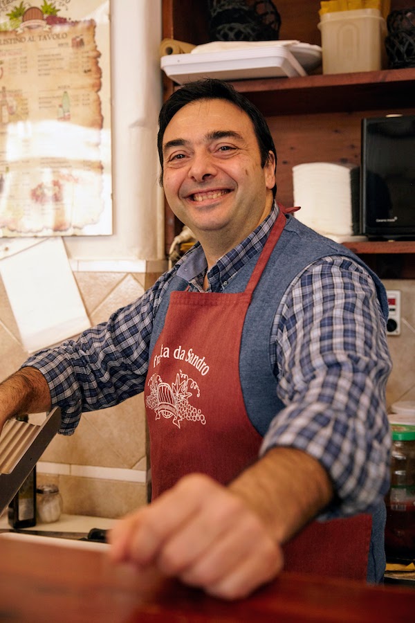Sandro, dueño de uno de los mejores bares típicos de Roma