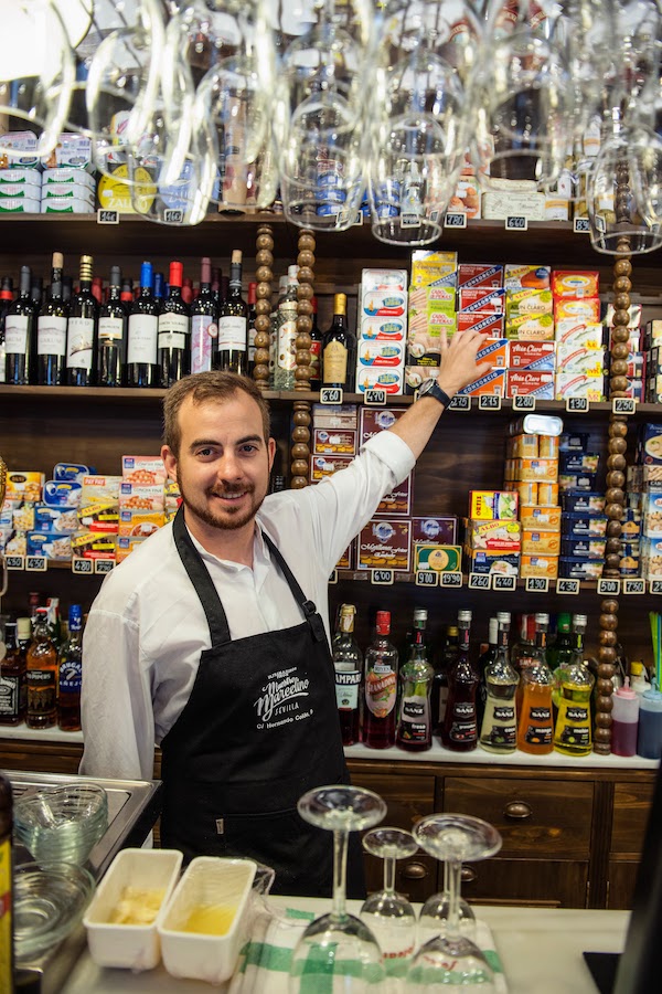 Bar y tienda Maestro Marcelino en Sevilla