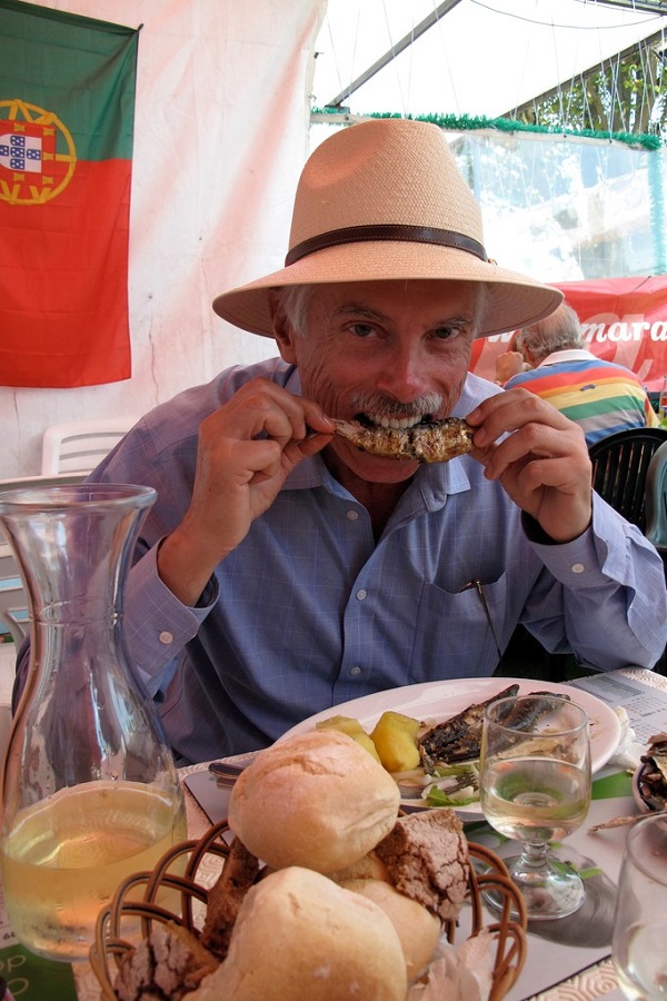 El mejor momento para comer sardinas en Lisboa es durante las Festas de Lisboa en junio, como se muestra aquí.