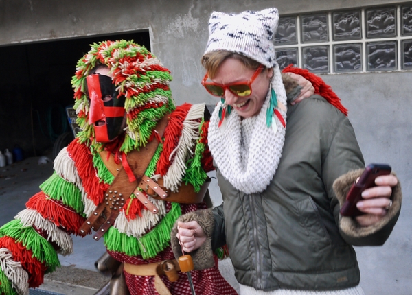 Ellis es un experto en Lisboa y el arte de la saudade. Aquí ella está celebrando el Carnaval portugués. 
