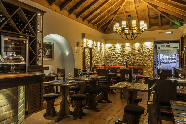 Romaria de Baco es fácilmente uno de los mejores restaurantes de Sintra y te hará sentir como en casa.
