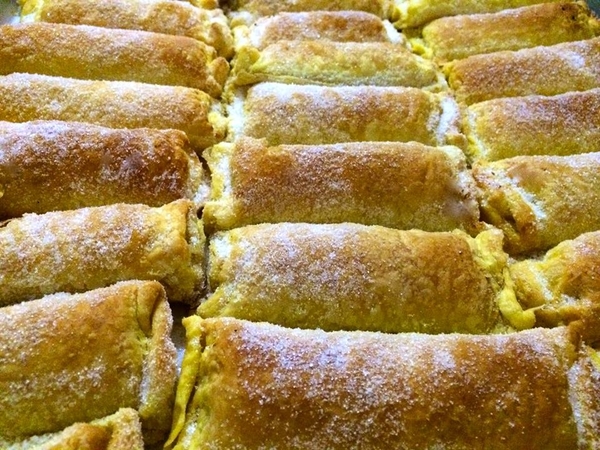 Cuando se trata de restaurantes de Sintra, ninguna lista estaría completa sin algo dulce como estos pasteles travesseiro ("almohada") de Casa Piriquita.