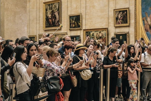Sáltate la cola en el museo más popular de París buscando otra entrada en el Louvre.