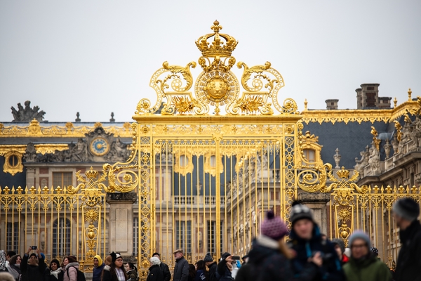 Sáltate la cola en la residencia más real de París para ver un concierto o una ópera en Versalles.