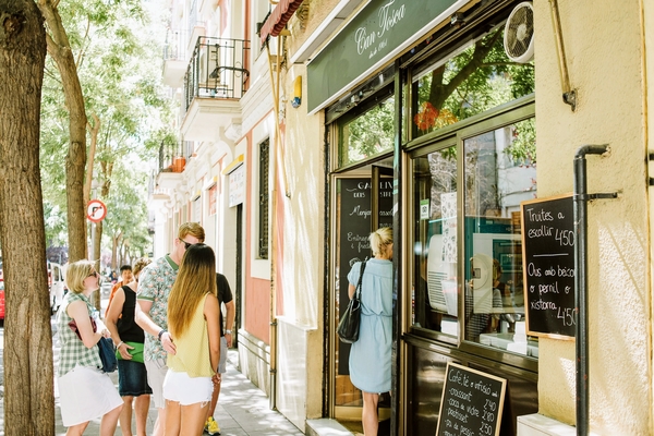 Gracia es uno de nuestros barrios favoritos para viajar solo en Barcelona.