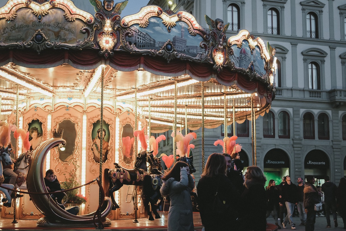 https://unsplash.com/es/fotos/xtLUgQ48QFc La rotonda de Florencia Piazza della Repubblica en invierno