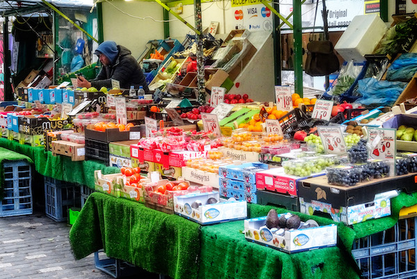 Productos frescos en Berwick St Market. Londres