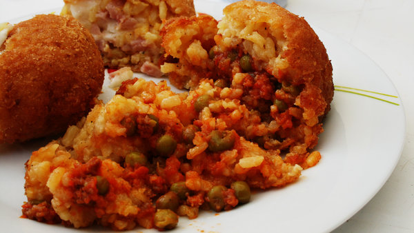 Arancini rellenos de guisantes
