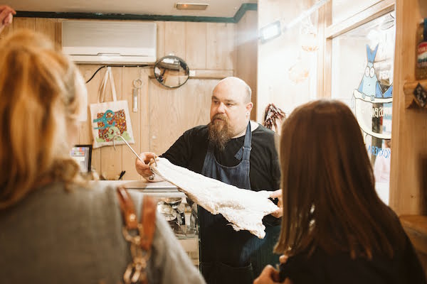 El bacalao salado, o bacalao, es una de las tapas más populares de San Sebastián.