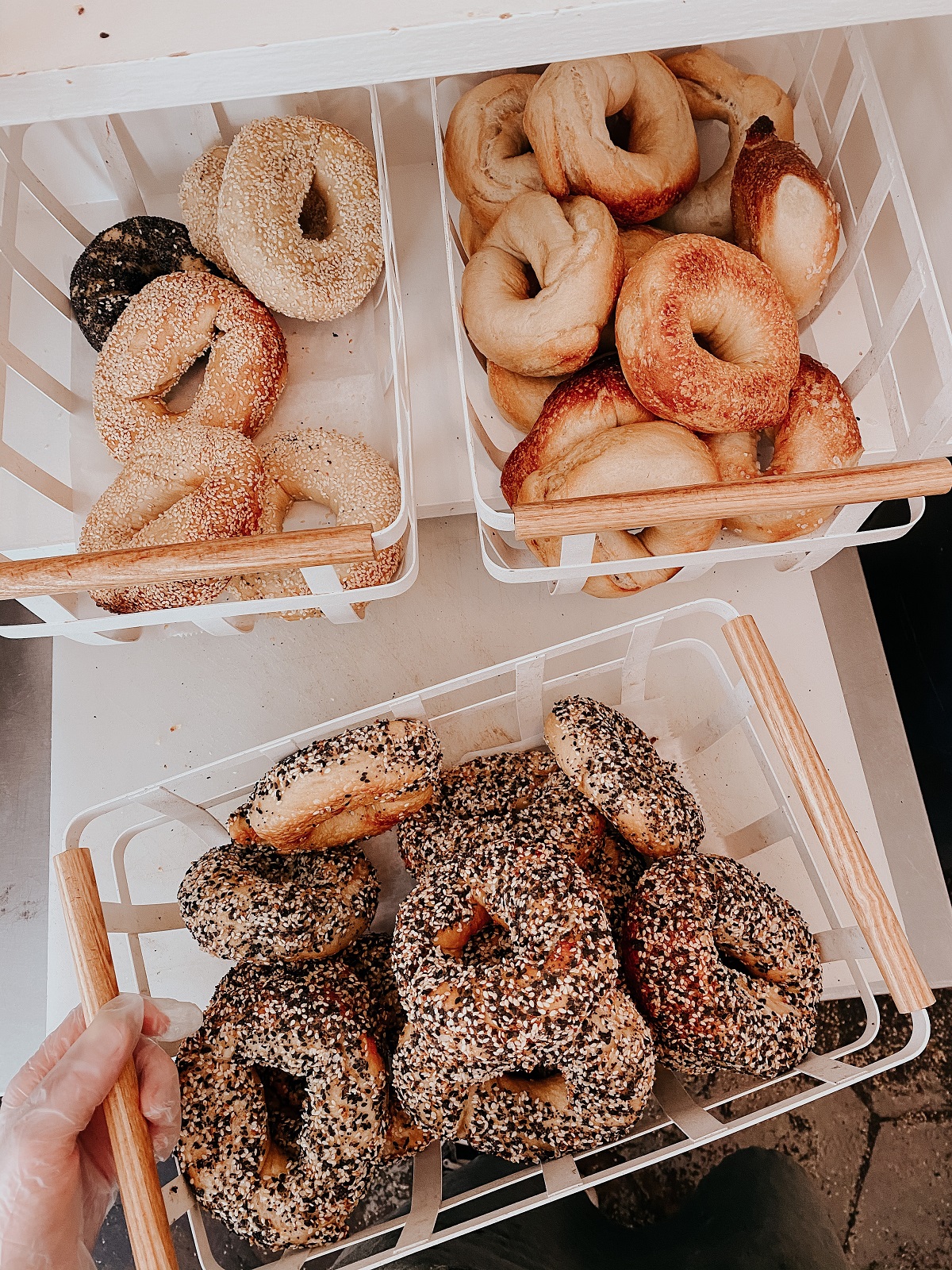 Cestas de diferentes tipos de bagels