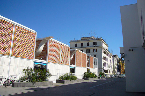 Uno de nuestros lugares favoritos en esta guía de mercado de Roma es Testaccio.
