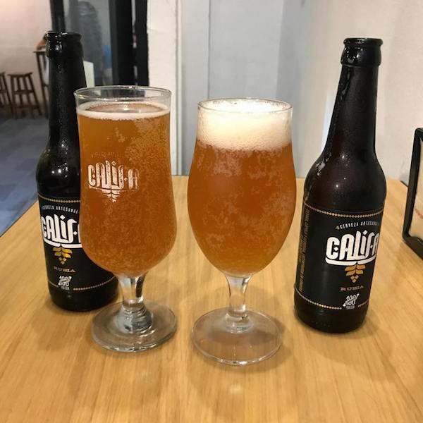 ¡Beber cerveza artesanal en Califa es una de nuestras cosas favoritas para hacer en Córdoba después de un largo pero agradable día de turismo!