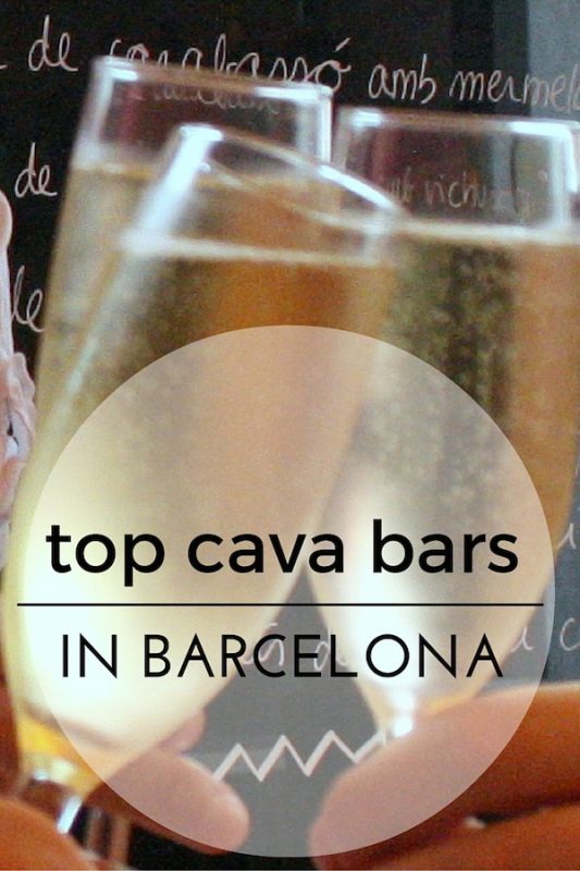 El cava está en todas partes en Barcelona. ¡Es un elemento básico para las tapas y la cultura gastronómica de la ciudad! En realidad, a toda Cataluña le encanta su burbujeante, ¡así que asegúrate de probar estos bares de cava en Barcelona!