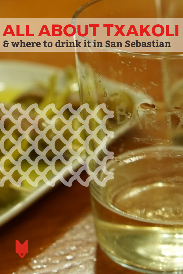 topa (es decir "Salud" en euskera)! Nos encanta el vino, especialmente cuando es local. ¡Aquí tienes todo lo que necesitas saber para beber txakoli en San Sebastián! #España #SanSebastian #País Vasco #vino #foodie