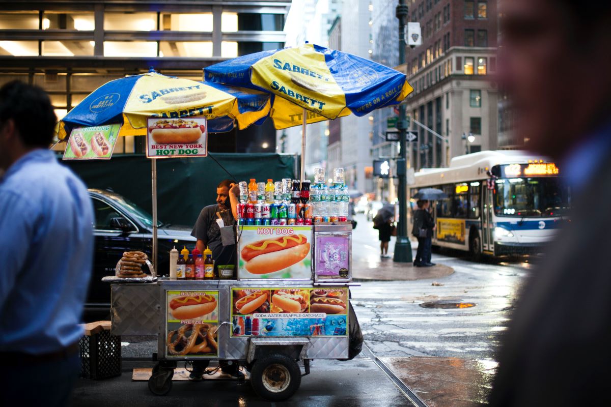 perrito-caliente-vendedor-callejero-nyc