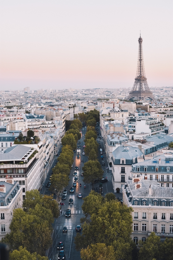 Una de las cosas más inusuales que hacer en París es un paseo en globo aerostático sobre la ciudad.