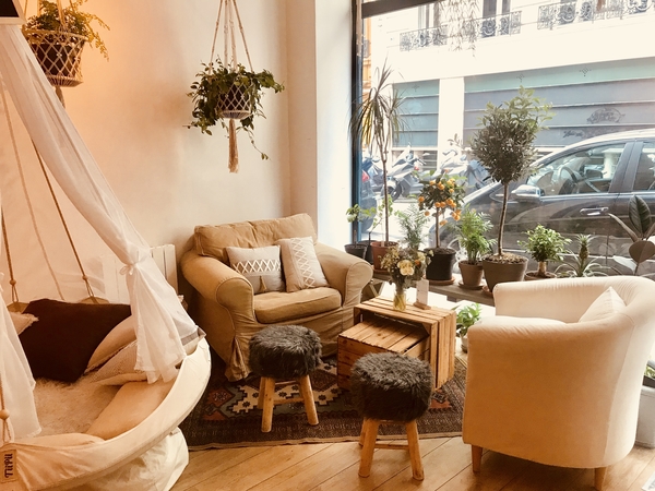 Café Bienvenue es uno de nuestros restaurantes veganos favoritos en París por su excelente comida servida con conciencia. 