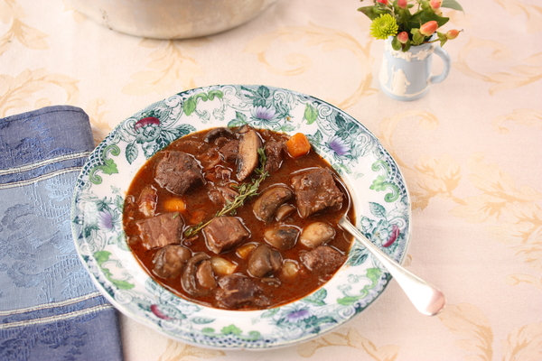 Varios restaurantes veganos en París replican los clásicos de la carne francesa como la ternera bourguignon con todos los productos de origen vegetal.