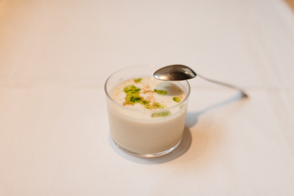 El ajo blanco es uno de los alimentos de origen vegetal más tradicionales de nuestra guía vegetariana de Málaga.