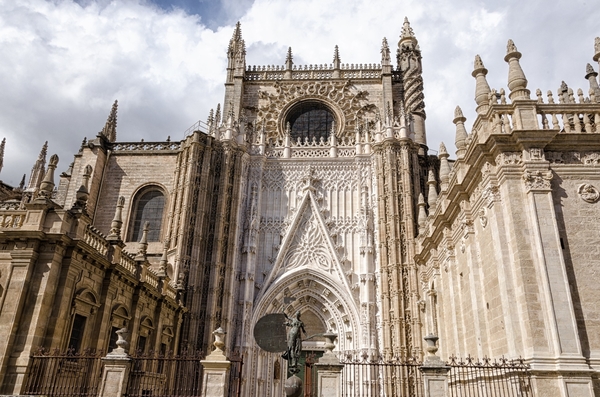 Antes de visitar la Catedral de Sevilla, asegúrese de averiguar cómo obtendrá sus entradas, algunas opciones que pueden ahorrarle un tiempo valioso.