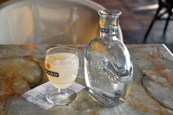 Pastis es una opción popular para beber en París.