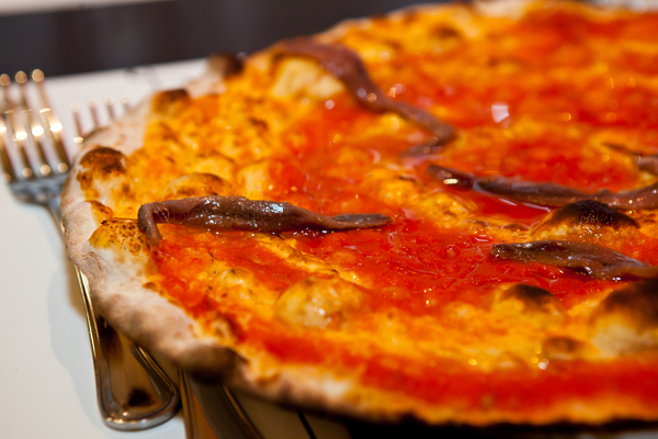 ¿No sabes dónde comer en Roma en agosto y tienes antojo de pizza? Querrás llegar a Emma PIzzeria lo antes posible.