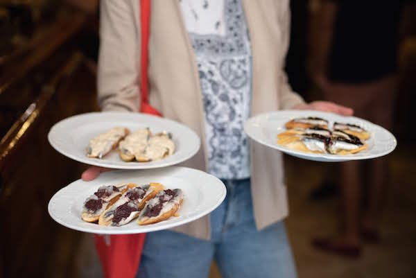 La txepetxa se puede comer en San Sebastián si te apetece marisco. ¡No podemos tener suficiente de sus increíbles anchoas!