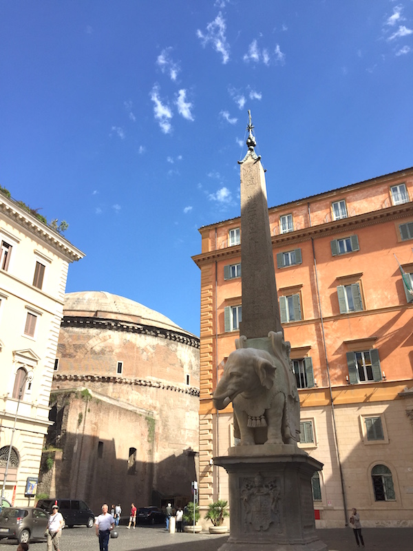 Obelisco en Piazza della Minerva en Roma