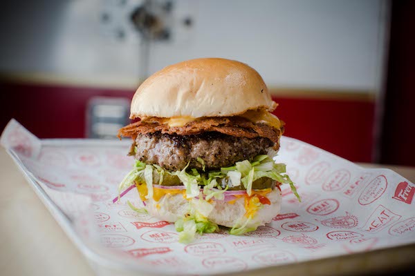 Hamburguesa de tocino en MEATmission en Shoreditch, Londres