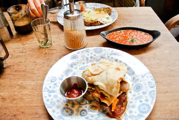 Comida india en Dishoom, Londres