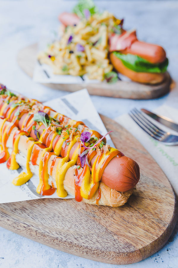 Perritos calientes veganos en Unity Diner, Spitalfields, Londres