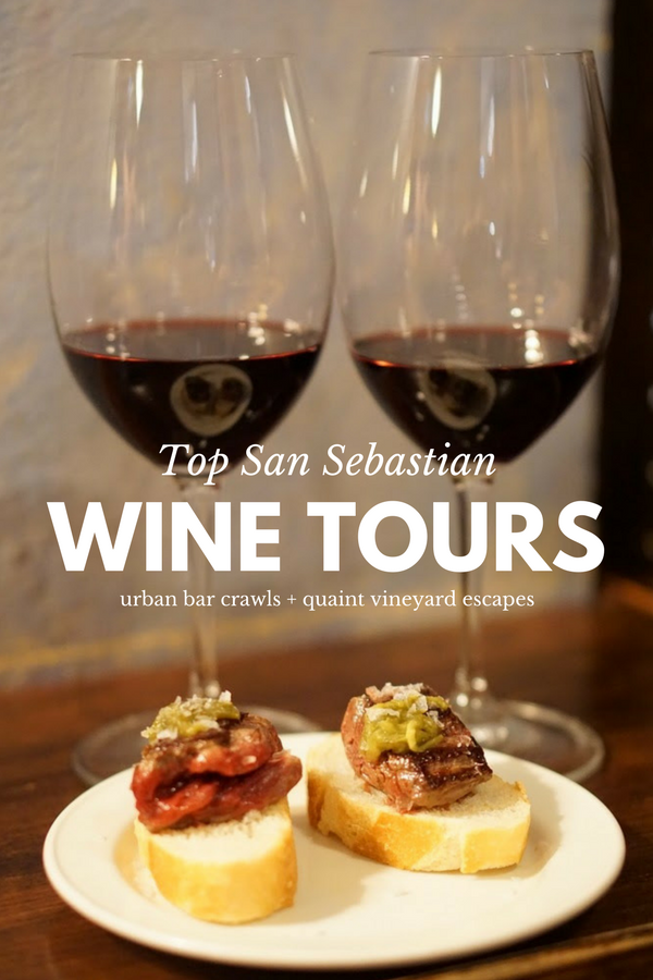 ¡Una de nuestras cosas favoritas para hacer en San Sebastián es disfrutar de la cultura del vino de la ciudad! Ya sea que eso signifique escapar de la ciudad para visitar las bodegas rurales del País Vasco, o maridar el vino perfecto con nuestros pintxos mientras estás en la Parte Vieja, ¡no puedes equivocarte en ninguno de estos tours del vino de San Sebastián! #traveller #traveltips #foodie #wine #winedestinations #spain #europe